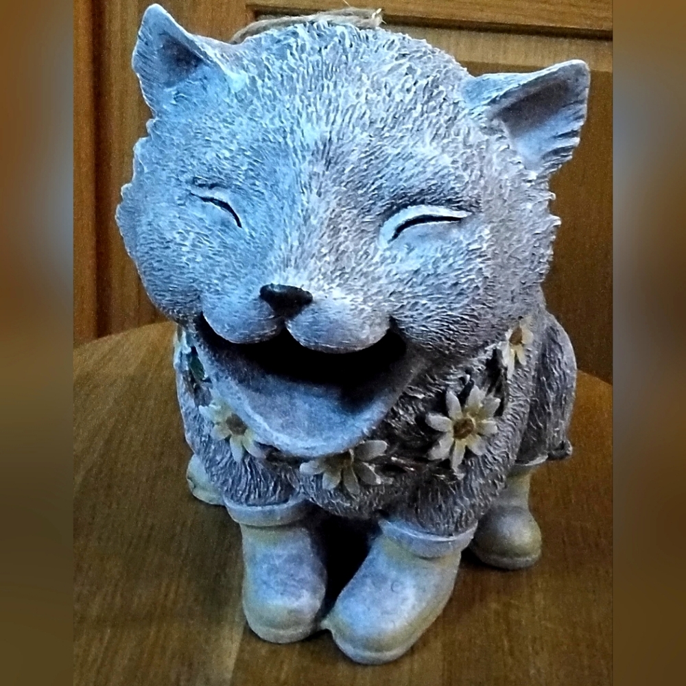 Adorable cat theme bird house